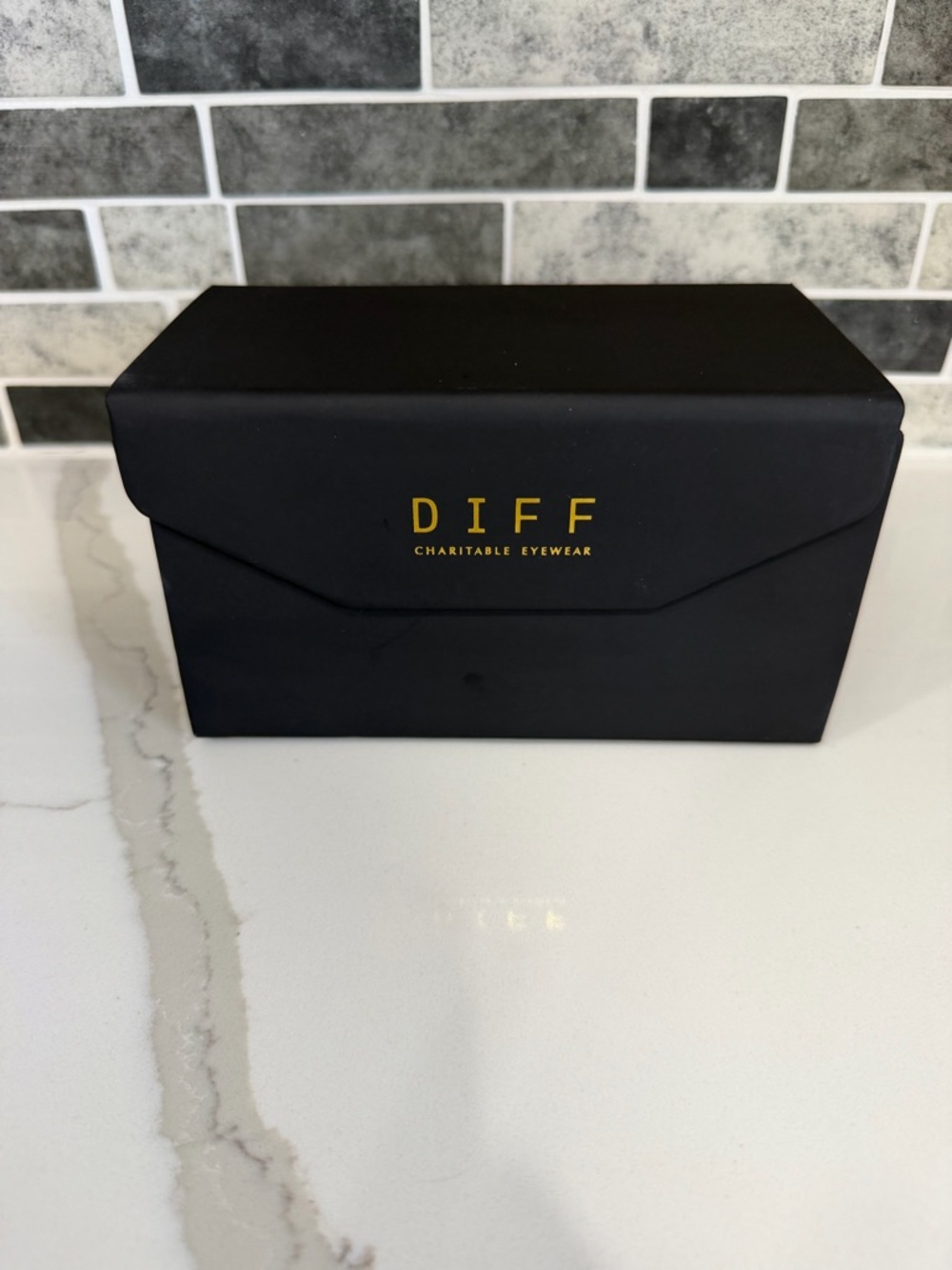 DIFF 4 piece Charitable Eyewear Black Sunglasses Case